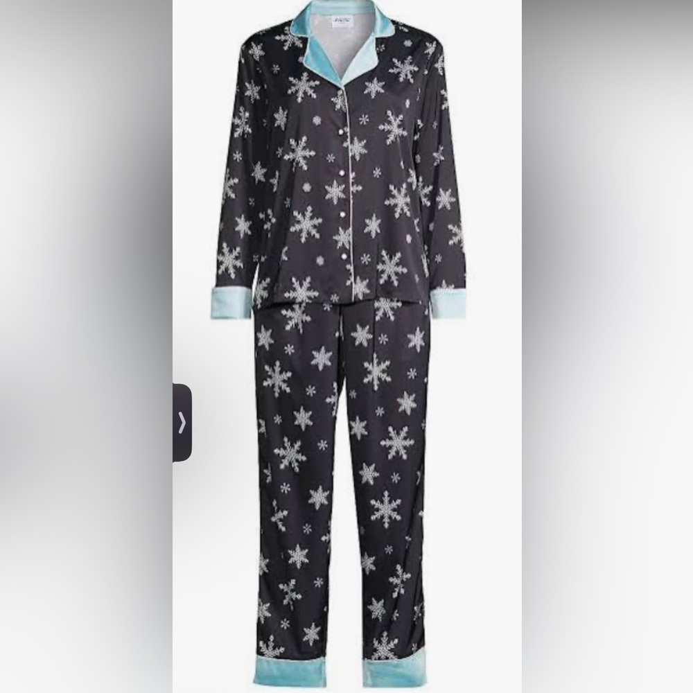 NWOT: Averie Snowflake Pajamas- size: SMALL